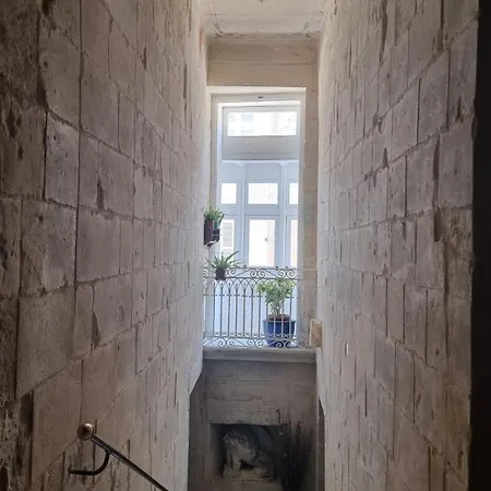 Servants' Quarters Studio Apartment Valletta Exterior photo