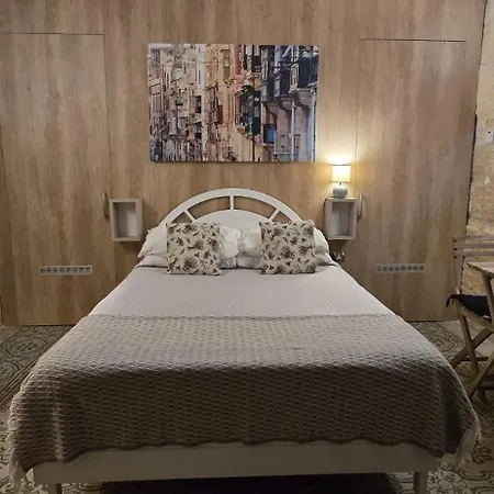 Servants' Quarters Studio Apartment Valletta Exterior photo